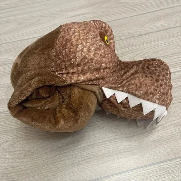 Jurassic World Brown Dinosaur Plush Head Wrap Kids Blanket size 48”Wx30”H - Picture 15 of 16